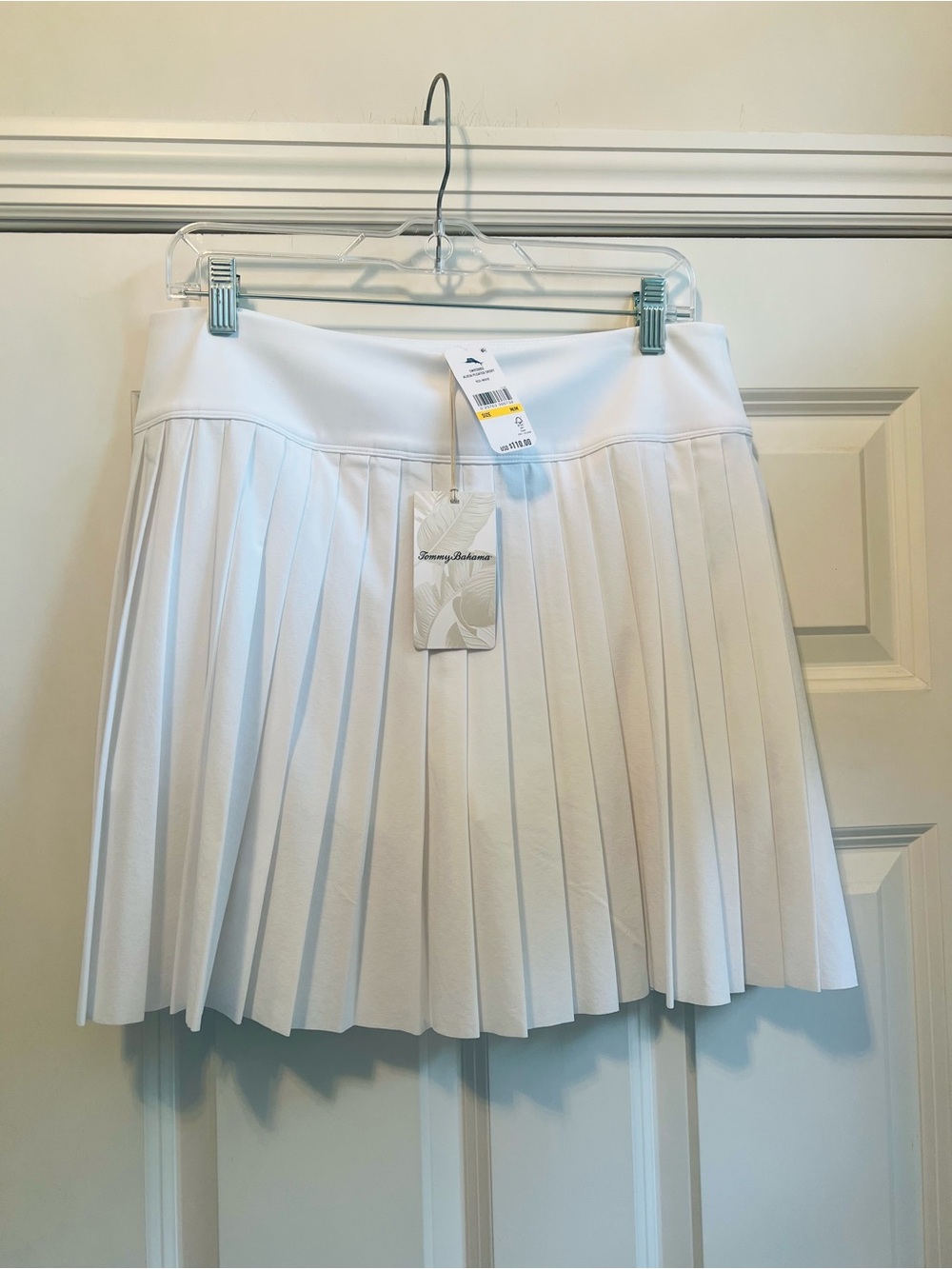 Tommy Bahama Alicia pleated skort.  New.  Medium